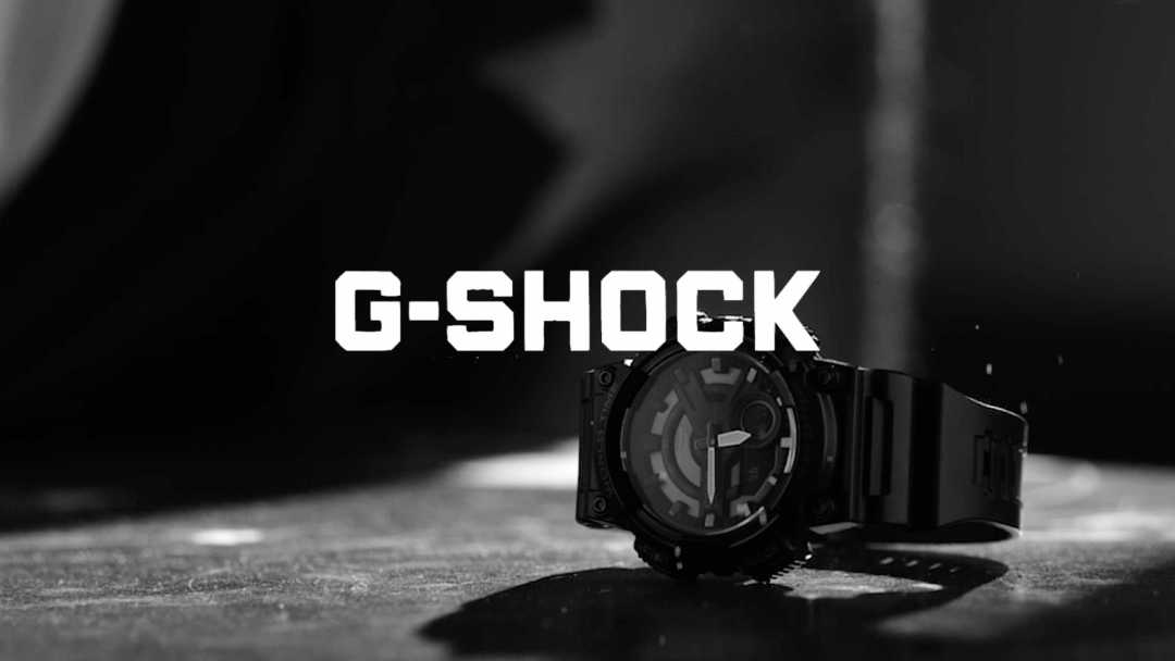 卡西欧 G-SHOCK 黑白手表广告画面
